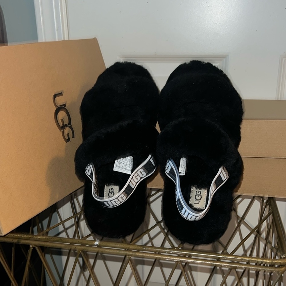 UGG Fluff Yeah Slide Slippers โ Black, Size 6 big kids| NIB - Picture 2 of 4